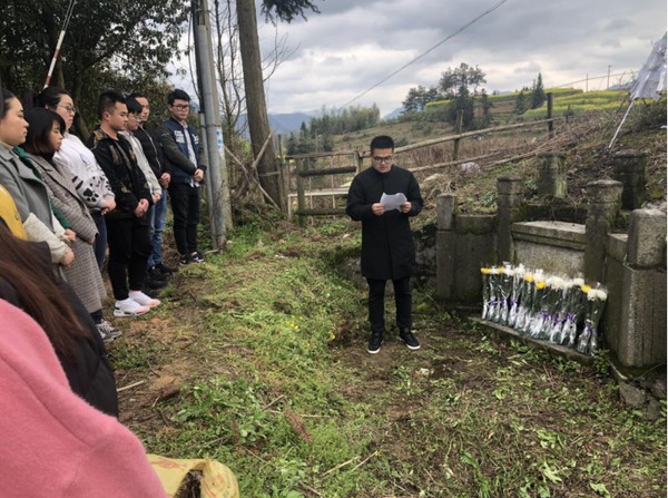 长安镇开展“缅怀先烈精神，继承先烈遗志”红军烈士墓祭扫活动.png